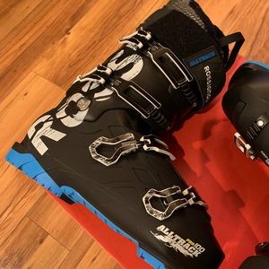 NEW Downhill Ski Boots 29.5